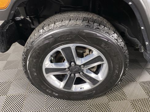 Used 2022 Jeep Wrangler Unlimited Sahara w/ Cold Weather Group AWD/4WD image 14