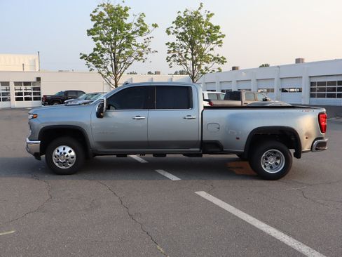 Used 2024 Chevrolet Silverado 3500 LTZ w/ LTZ Convenience Package AWD/4WD image 8