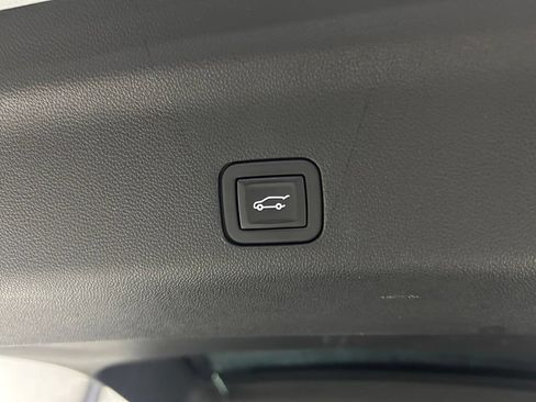 Used 2023 Cadillac Escalade Premium Luxury AWD/4WD image 43