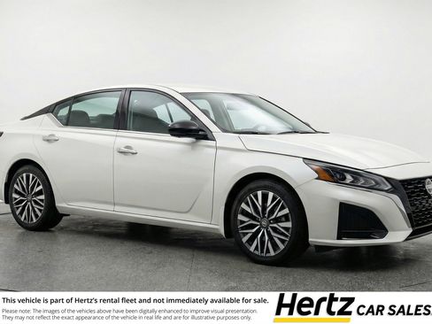 Used 2025 Nissan Altima 2.5 SV image 1