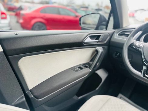 Used 2018 Volkswagen Tiguan S image 15