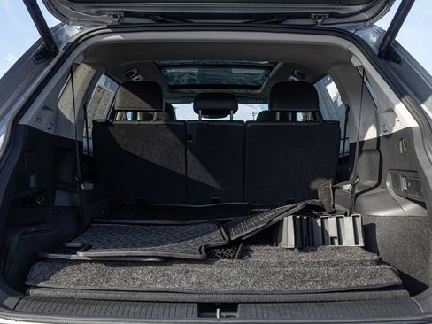 Used 2023 Volkswagen Tiguan SE w/ Panoramic Sunroof Package FWD image 31