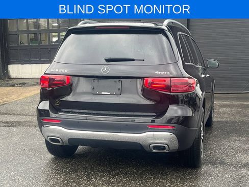 Used 2025 Mercedes-Benz GLB 250 4MATIC image 10