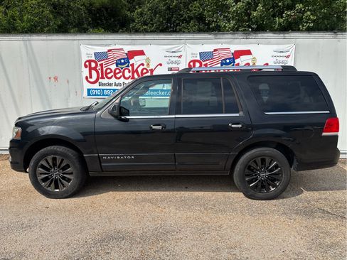 Used 2015 Lincoln Navigator 2WD image 7