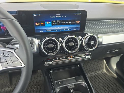 Used 2025 Mercedes-Benz GLB 250 image 20