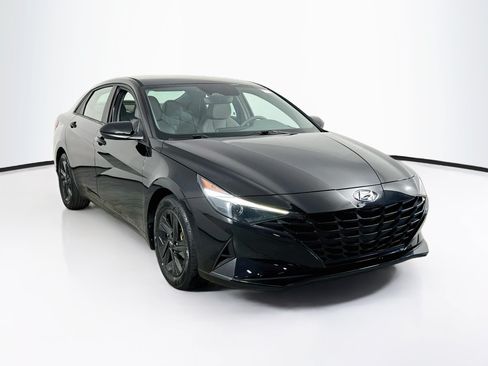 Used 2023 Hyundai Elantra SEL FWD image 3