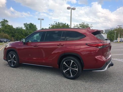 Used 2022 Toyota Highlander XSE image 6