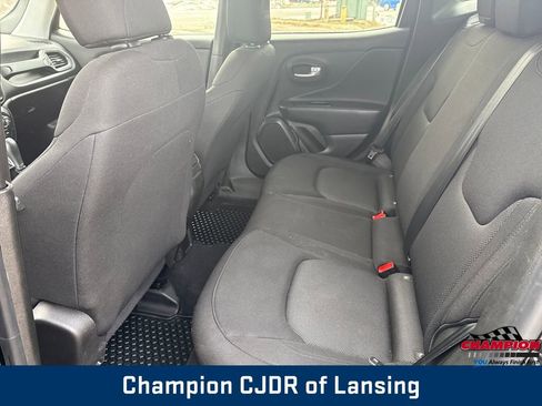 Used 2023 Jeep Renegade Latitude image 29