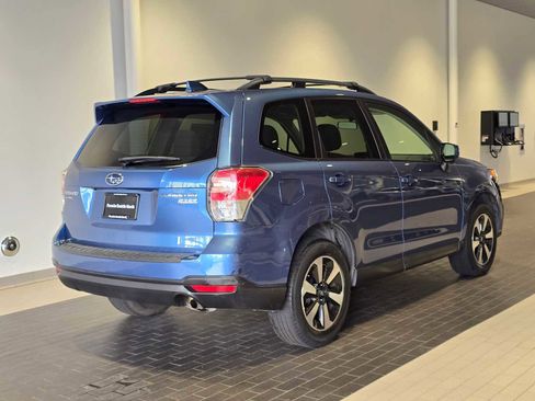 Used 2017 Subaru Forester 2.5i Premium w/ All-Weather Package image 5