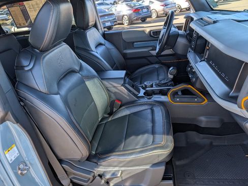 Used 2023 Ford Bronco Badlands image 8