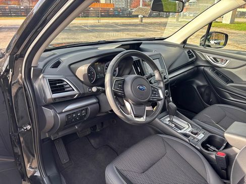 Used 2023 Subaru Forester Premium image 18