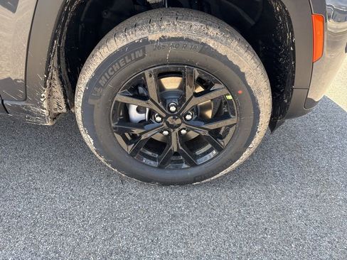 New 2026 Jeep Grand Cherokee Altitude AWD/4WD image 9