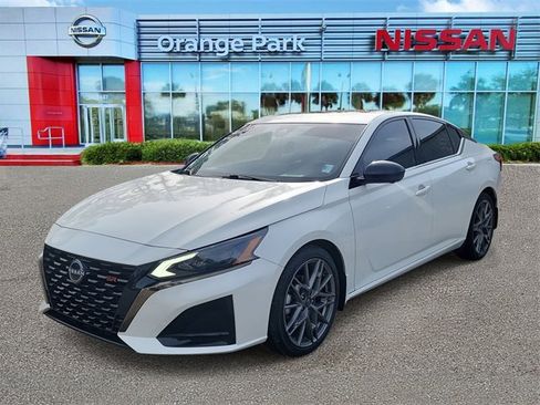 Used 2023 Nissan Altima 2.0 SR image 4