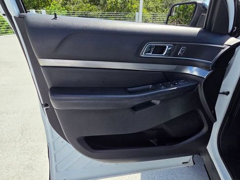Used 2018 Ford Explorer XLT w/ Equipment Group 202A AWD/4WD image 30