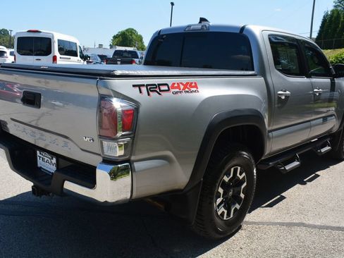 Used 2020 Toyota Tacoma TRD Off-Road AWD/4WD image 5