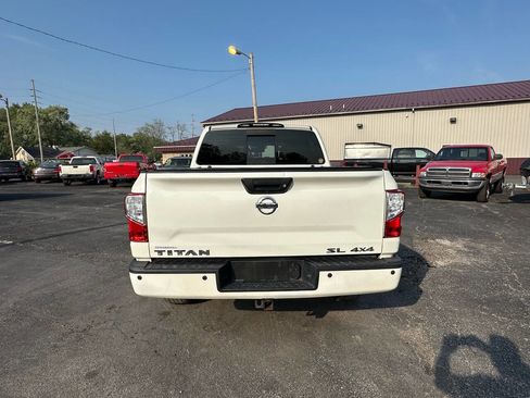 Used 2017 Nissan Titan SL image 4
