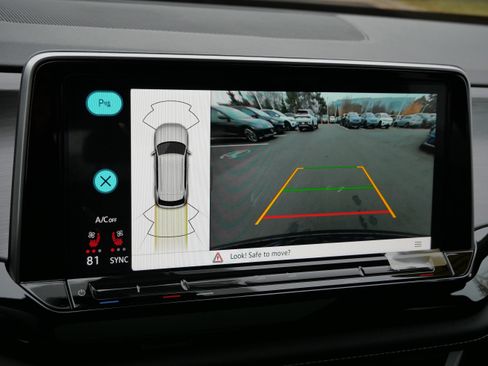 New 2026 Volkswagen Atlas Cross Sport SE image 12