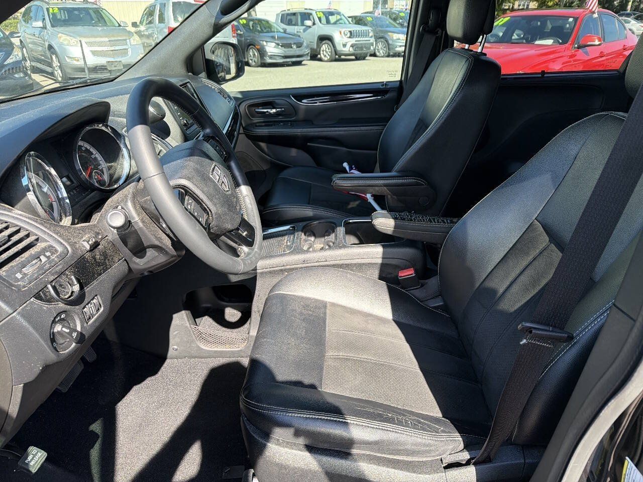 Used 2019 Dodge Grand Caravan SXT w/ Driver Convenience Group FWD image 10