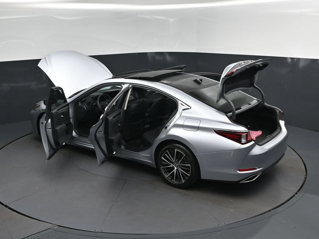 Used 2025 Lexus ES 350 w/ Premium Package FWD image 2