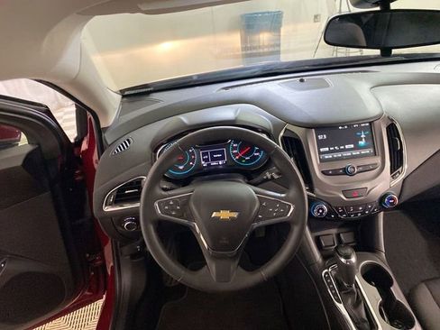 Used 2018 Chevrolet Cruze LT w/ Convenience Package image 33