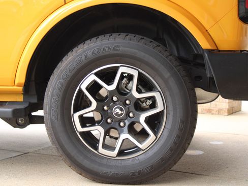 Used 2021 Ford Bronco Outer Banks image 9