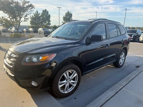 Used 2010 Hyundai Santa Fe SE FWD image 1