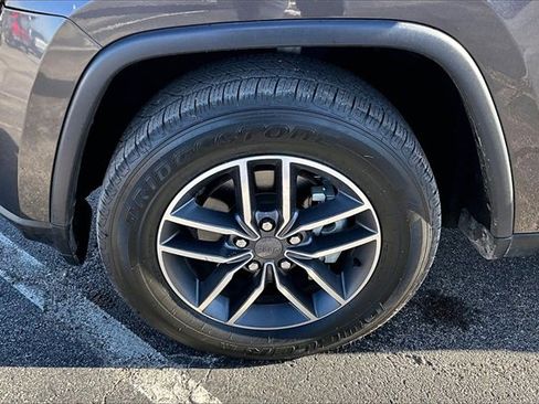 Used 2019 Jeep Grand Cherokee Limited w/ Trailer Tow Group IV image 34