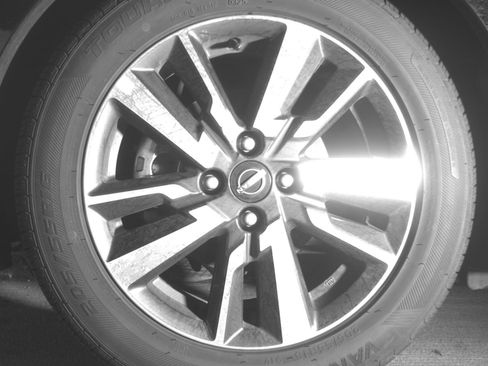 Used 2025 Nissan Versa SV FWD image 12