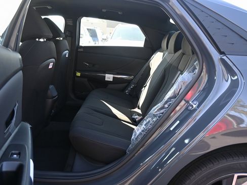 Certified 2025 Hyundai Elantra Sport image 13