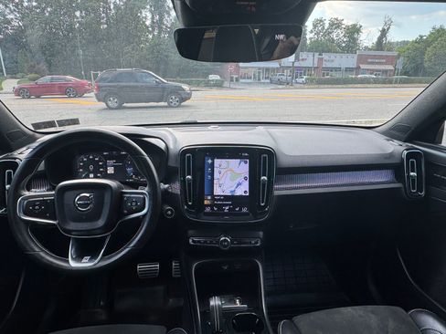 Used 2019 Volvo XC40 T5 R-Design image 16