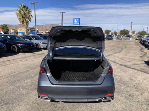 Used 2022 Toyota Avalon Limited image 41