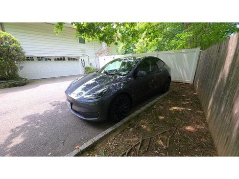 Used 2022 Tesla Model Y Performance AWD/4WD image 1
