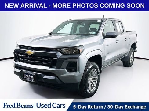 Used 2023 Chevrolet Colorado LT w/ LT Convenience Package II AWD/4WD image 3