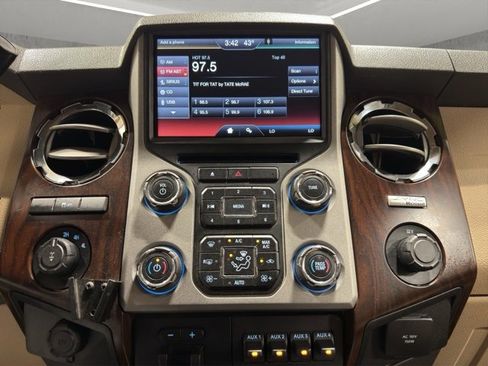 Used 2014 Ford F250 Lariat w/ Lariat Interior Package image 15