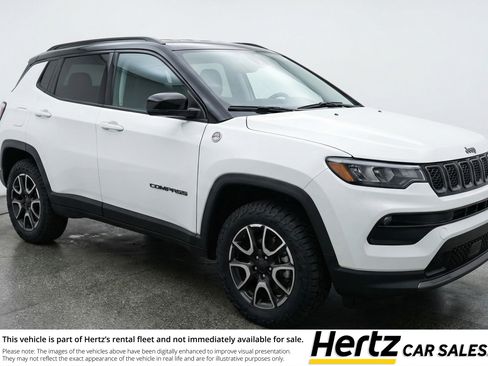 Used 2025 Jeep Compass Trailhawk image 1