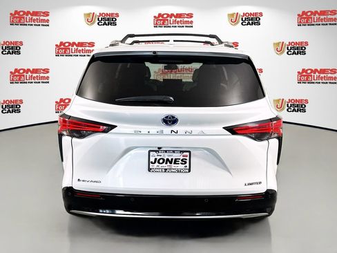 Used 2025 Toyota Sienna Limited AWD/4WD image 14