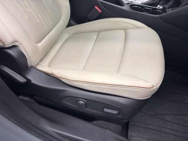 Used 2024 Buick Encore GX Avenir FWD image 36