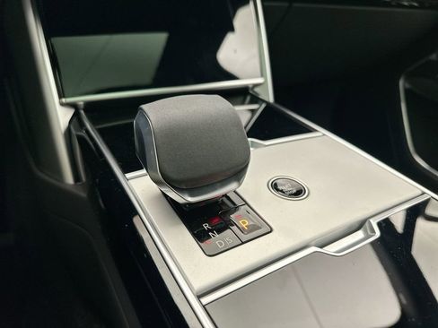 New 2026 Land Rover Range Rover SE image 20