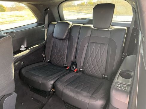 Used 2024 Mercedes-Benz GLS 63 AMG 4MATIC image 28