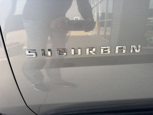 Used 2019 Chevrolet Suburban LT AWD/4WD image 14