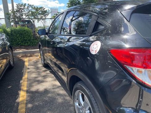 Used 2019 Honda HR-V LX image 7