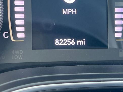 Used 2019 Jeep Cherokee Latitude Plus w/ Comfort/Convenience Group AWD/4WD image 4