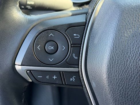 Used 2021 Toyota Camry XLE w/ Navigation Upgrade Package image 15