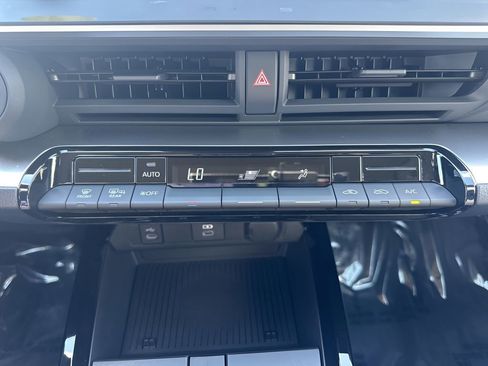 Used 2025 Toyota Prius XLE image 17