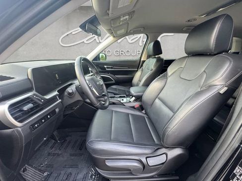 Used 2023 Kia Telluride LX FWD image 19