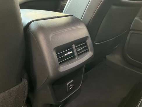 Used 2024 GMC Terrain SLT image 24