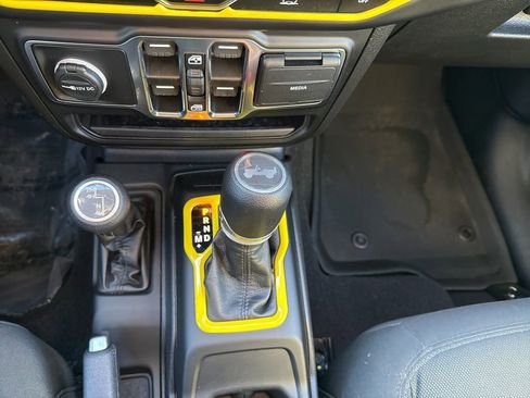 Used 2023 Jeep Wrangler Sport image 29