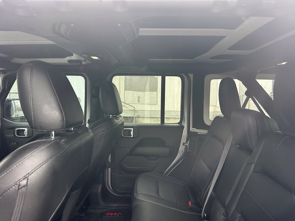 Used 2018 Jeep Wrangler Unlimited Sahara w/ Cold Weather Group AWD/4WD image 12