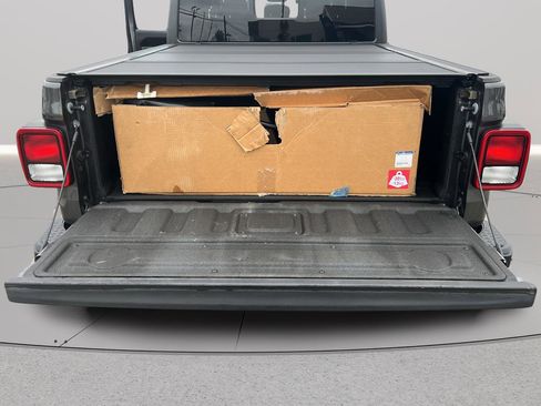 Used 2023 Jeep Gladiator Willys image 19