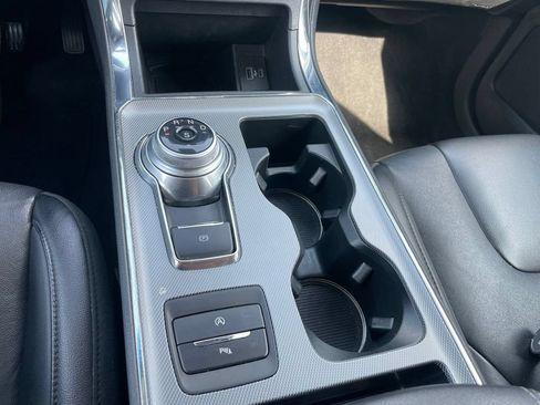 Used 2021 Ford Edge Titanium AWD/4WD image 13